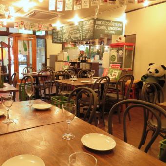 Table seats in the center of the store! Enjoy a wonderful time in a lively restaurant while enjoying Hokkaido Italian dishes♪ [Smoking is allowed at all seats!]