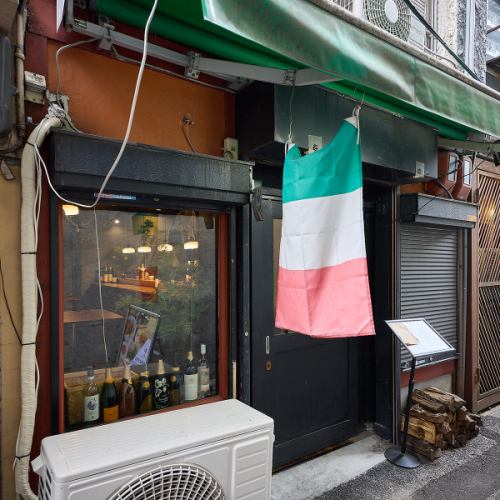 A hideaway-like space! Enjoy delicious Italian food.