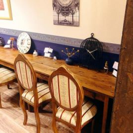 You can use it for all kinds of occasions, such as visiting cafe lunches by yourself ♪ We also have 3 counter seats, so please feel free to drop by even if you are alone for lunch, reading, or a break from work!