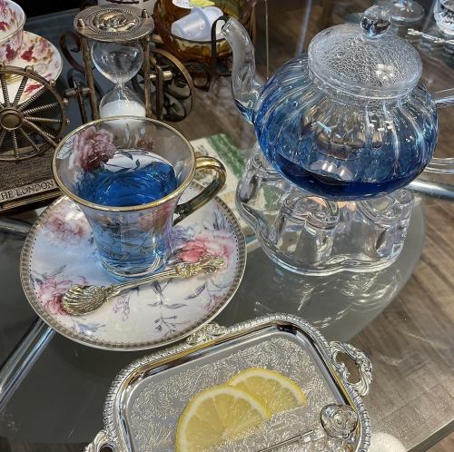 .* ゜ Victorian Royal Blue Teapot * ・.