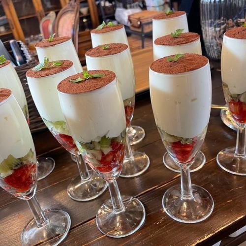 生托罗玻璃提拉米苏 800日元