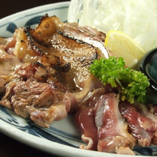 自慢の逸品「薩摩地鶏のタタキ」&【雅】飲放120分がセットで2,500円