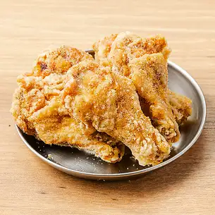 炸雞翅佐醬汁/香料