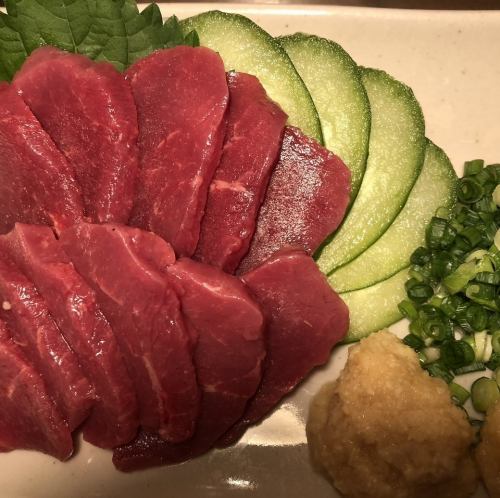 赤身ロースの馬刺し