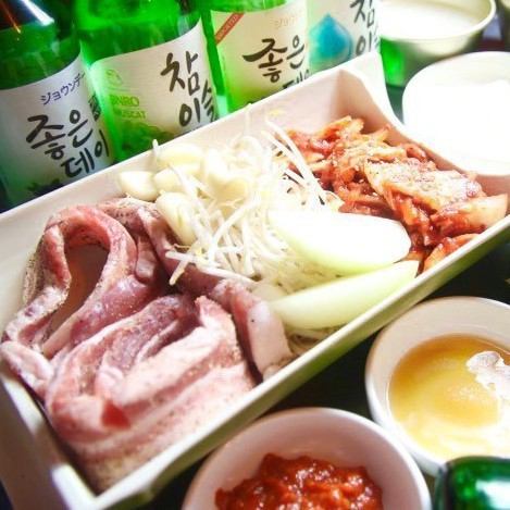 Samgyeopsal sticking to the material ♪