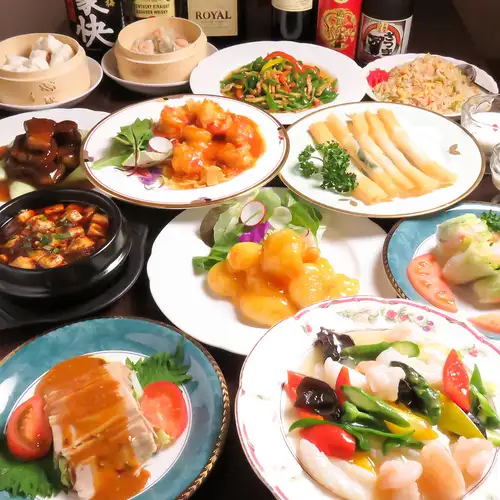 メニュー料理の中からお好きなのを食べ放題!飲み放題もセットでお得◎