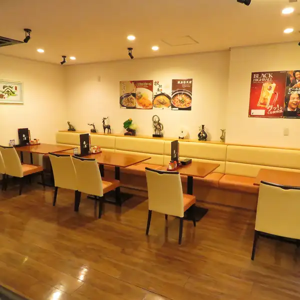 テーブル席は4名卓をご用意しております!ランチ・ディナーともにお使いください!もちろんお1人様のランチ利用の方も多いのでお気軽にご利用頂けます!