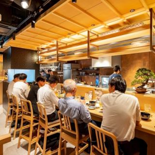 カウンター席は全10席です。【もつ鍋 前田屋】