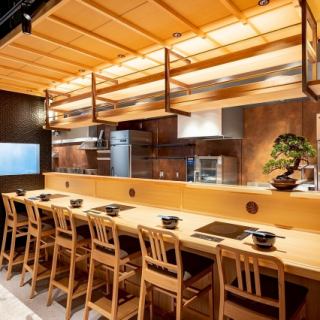 カウンター席は全10席です。【もつ鍋 前田屋】