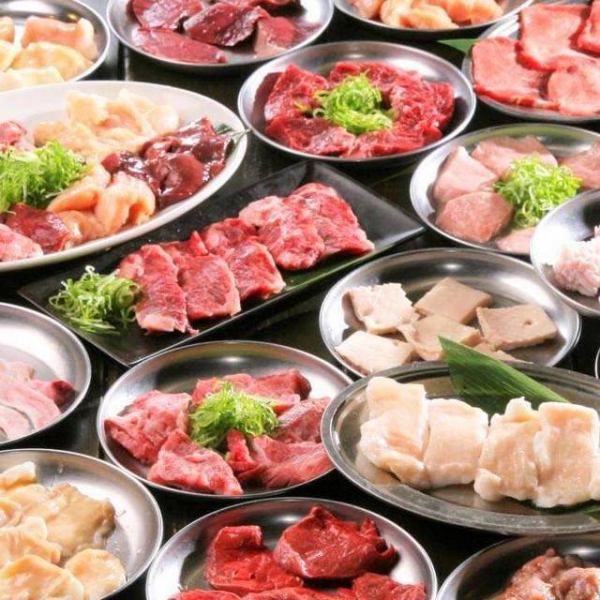 自慢の秘伝ダレが決め手！極上ホルモン＆焼肉を心ゆくまで食べ放題！食べ飲み放題コース　4,950円（税込）