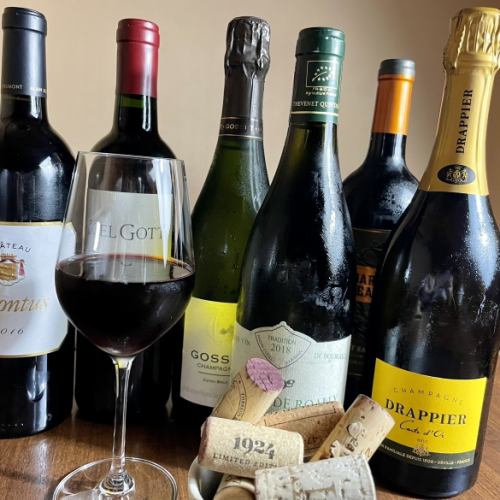 70 kinds of sommelier-selected wines