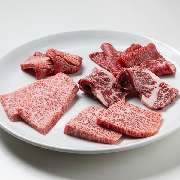 長年、この業界で修業をした店主が選び抜いた、上質な黒毛和牛を使用した「焼肉」各種 1,078円(税込)～