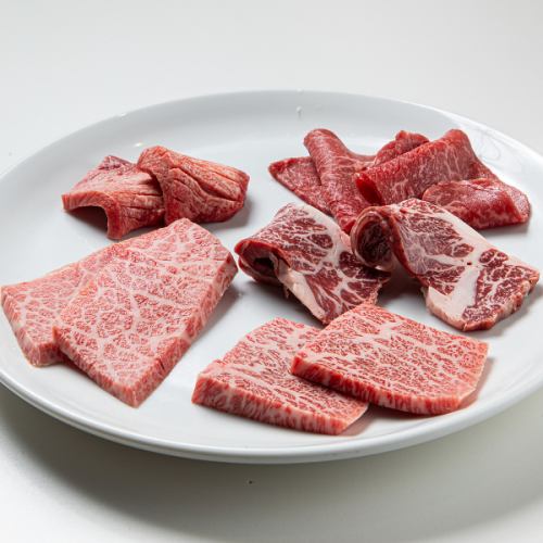 長年、この業界で修業をした店主が選び抜いた、上質な黒毛和牛を使用した「焼肉」各種 1,078円(税込)～