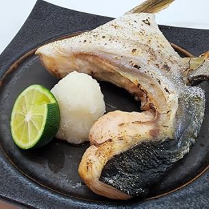 Sudachi yellowtail grilled with salt