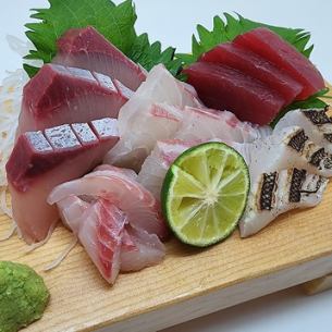 Assorted sashimi (3-4 servings)