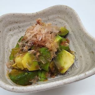 Avocado with garlic and soy sauce