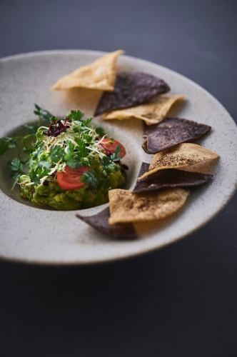 Guacamole nachos