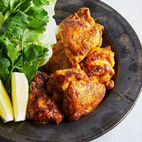 丹精込めて焼き上げるタンドリーグリルの数々…