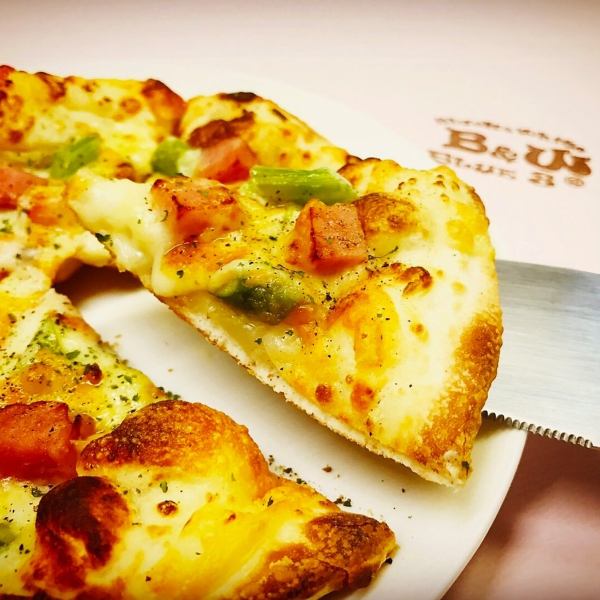 【生地とサイズが選べる】当店人気の“ピザ”！
