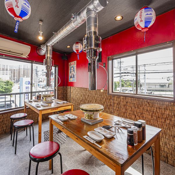 【大人数の宴会でも安心】当店はカウンター席6名、テーブル席は2名席～5名席までご用意しております。大衆居酒屋ならではの明るい雰囲気で、宴会や貸切もお任せください！貸切は35名◎2階のみの貸切は24名まで可能です！是非、お気軽にお問合せください。