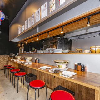 カウンター席は1名様用が6席あり、居酒屋の雰囲気を楽しみながら気軽にお食事をお楽しみいただける特別なスペースです！
