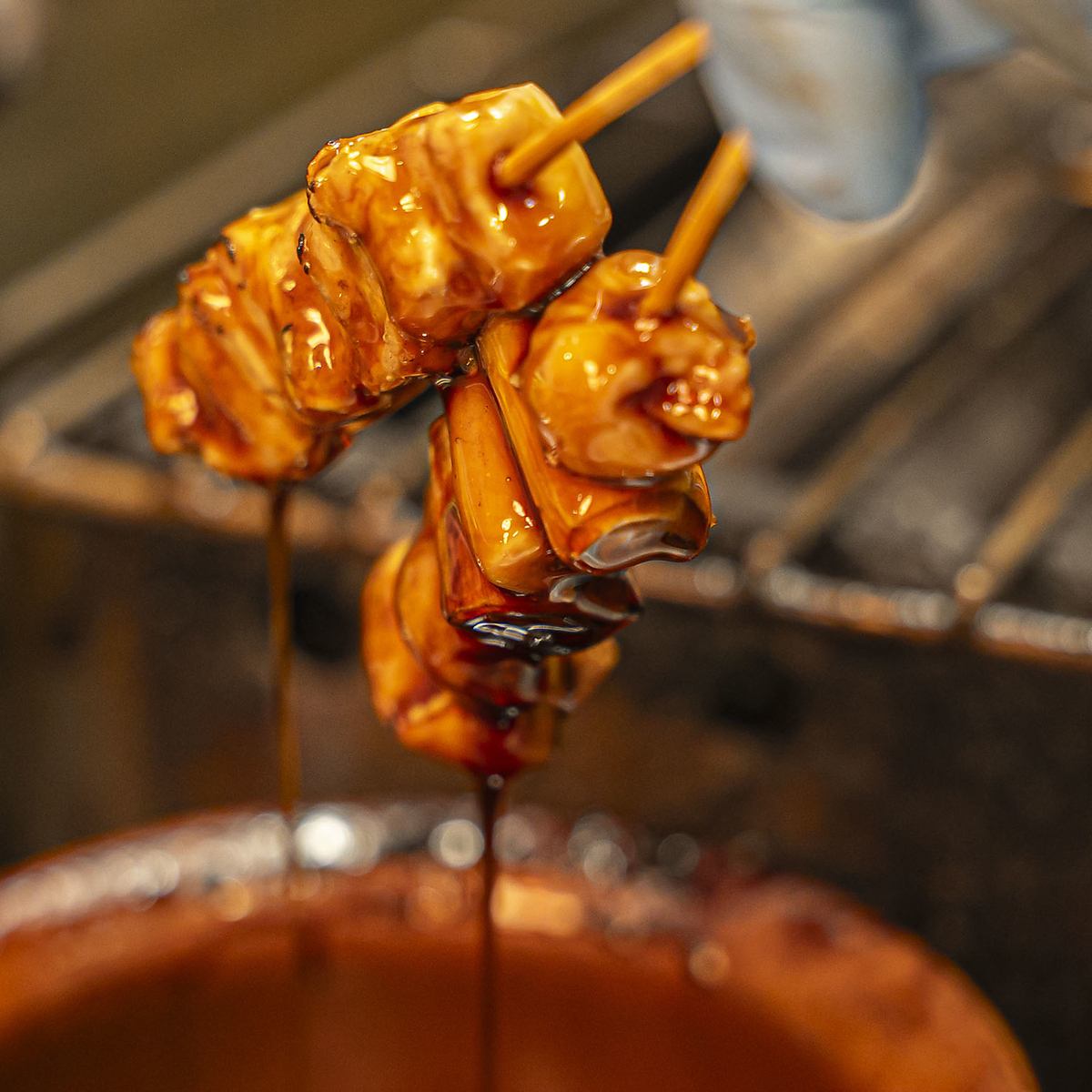 こだわりの焼き鳥をはじめ絶品鶏料理が楽しめる！