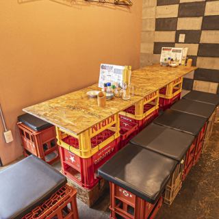 6名掛けのテーブル席は、家族や友人との食事会にぴったりです。大人数でのシェアが楽しめるメニューをご用意しており、賑やかな雰囲気の中で、思い出に残る素敵な時間をお過ごしいただけます。ぜひ、笑顔あふれるひとときをお楽しみください。
