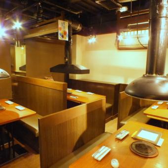 一張20至24人的桌子。團體/半私人房間（所有你可以吃yakiniku梅田所有你可以喝所有你可以喝奶酪火鍋生日女孩派對肉奶酪）