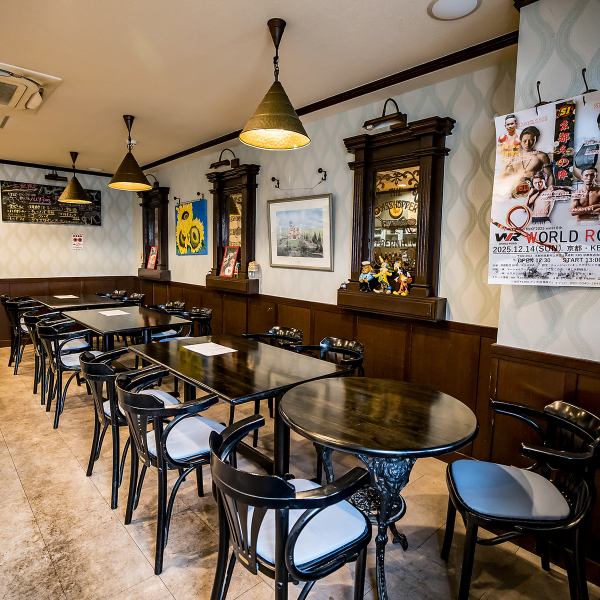 ゆったりとおくつろぎいただける4名様テーブル2卓、6名様テーブル1卓をご用意しており、各種宴会や賑やかな女子会はもちろん、小さなお子様連れのご家族での会食など様々なシーンでご利用いただけます◎