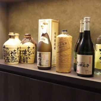 うなぎの香ばしい匂いを酒の肴に愉しめるカウンター席