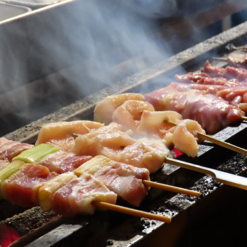 純系名古屋コーチンを使用した備長炭で焼き上げる串焼き