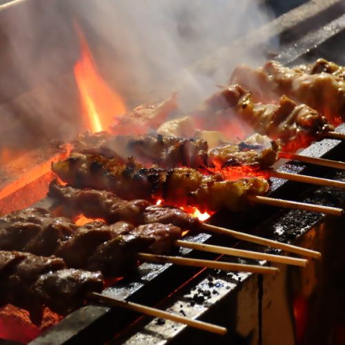 備長炭で焼き上げる純系名古屋コーチン使用の焼鳥