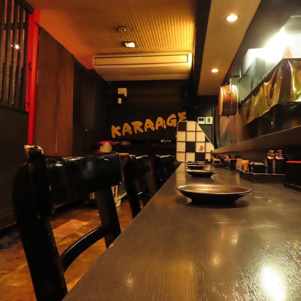 【臨場感あふれるカウンター席】広々としたカウンター有!デートなどに◎区切りがあるため、隣を気にせずご利用いただけます。