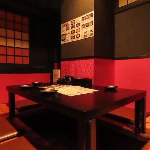 間仕切りを使って少人数用の個室に♪掘りごたつ式なのでくつろいでお使いいただけます♪