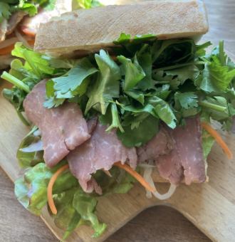 バインミー（ローストビーフ）