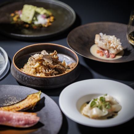 향기 극하는 검은 송로 버섯의 냄비 밥과 제철 맛을 만끽하는 특별 회석 코스 /15000엔(부가세 포함)