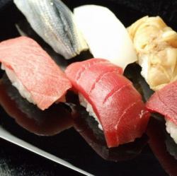 【晚餐套餐】厨师精选握寿司12个、寿司卷1个