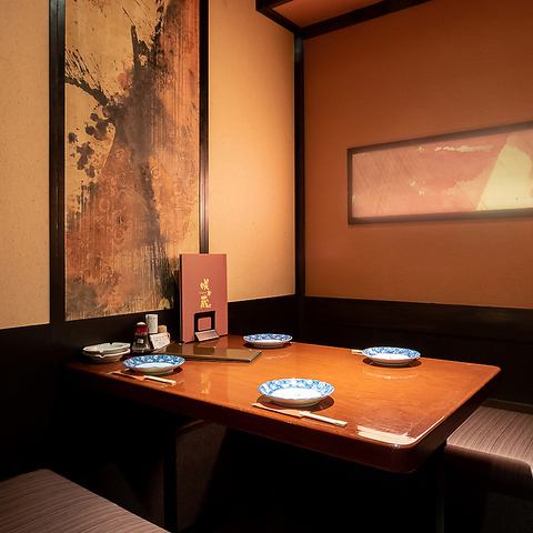 The spacious digging private room is perfect for dates and small banquets!
