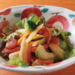 Smoked salmon and avocado salad