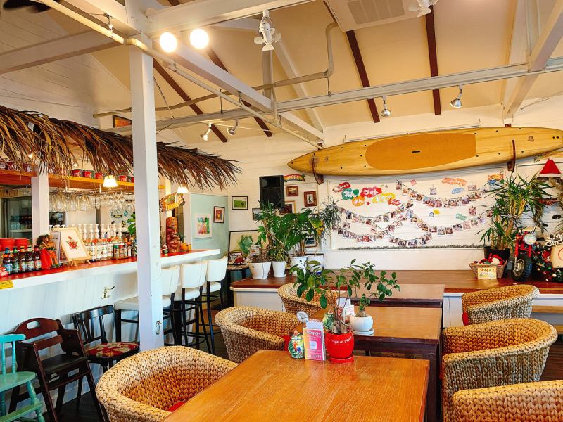 We have 11 table seats that can be used by 2 people.There is no doubt that the interior and goods that make you feel Hawaii will look great on Instagram !! You can use it for dates and with your family ♪