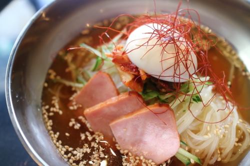 〆にもぴったりの韓国冷麺