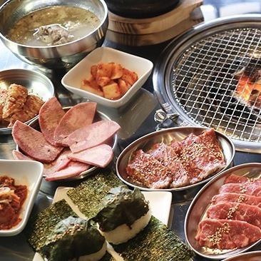 本場韓国の焼肉をイメージした数々のメニュー♪