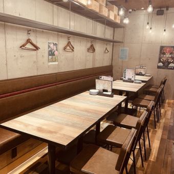 [Table seats for 6 people] Reminiscent of an Italian restaurant.Loose size 6 seats !! Popular seats for regular customers !! Please tell us 6 seats when making a reservation !!