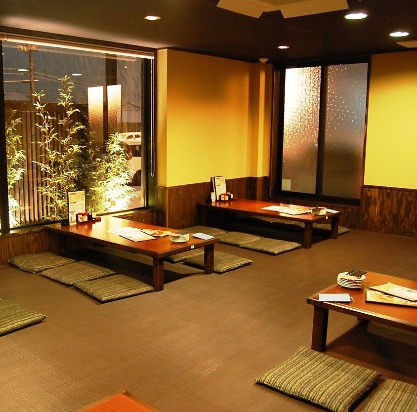 这里有许多大小不一的私人房间可供选择!如果是大型团体,甚至可以包下整个榻榻米房间!