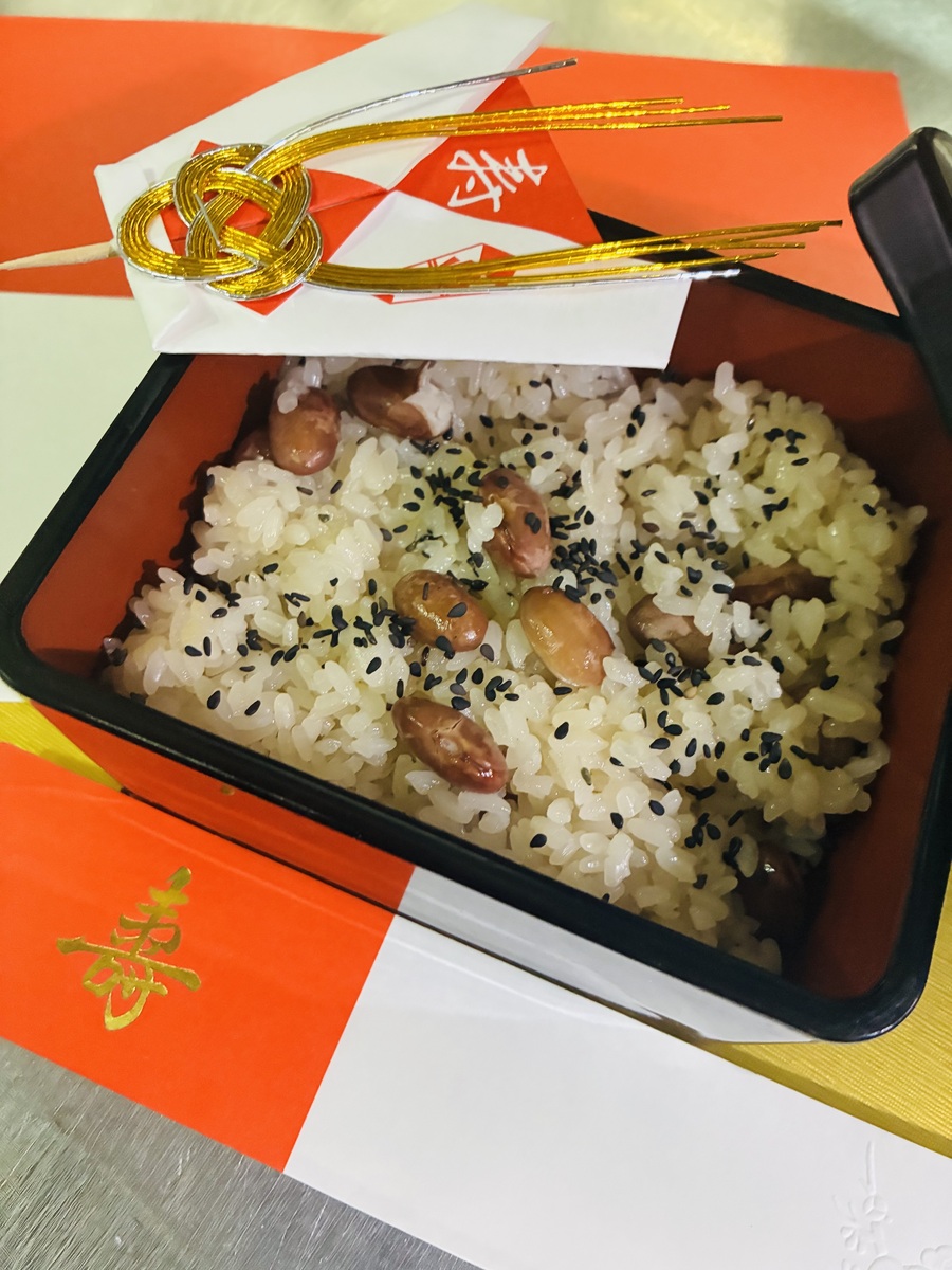 心をこめた特性お赤飯！予約注文を承っています。2合（３－４人分）3000円税込み