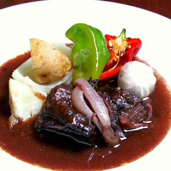 Beef cheek braised in red wine 2,800 yen (tax included)