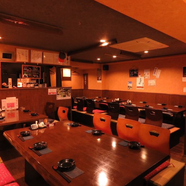 二樓的座位最多可容納30人。在輕鬆休閒的餐廳享受舒適的宴會♪二樓有一個飲料空間，所以提早提供飲料♪全友暢飲套餐4500日元〜將準備。