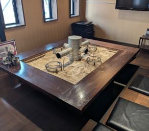 最大10名利用可能な掘りごたつ式の囲炉裏席！混雑時には相席での利用となります。