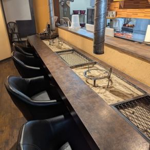 焼肉屋さんでは、珍しいカウンター席。お一人様でも焼肉をゆっくり堪能できます。