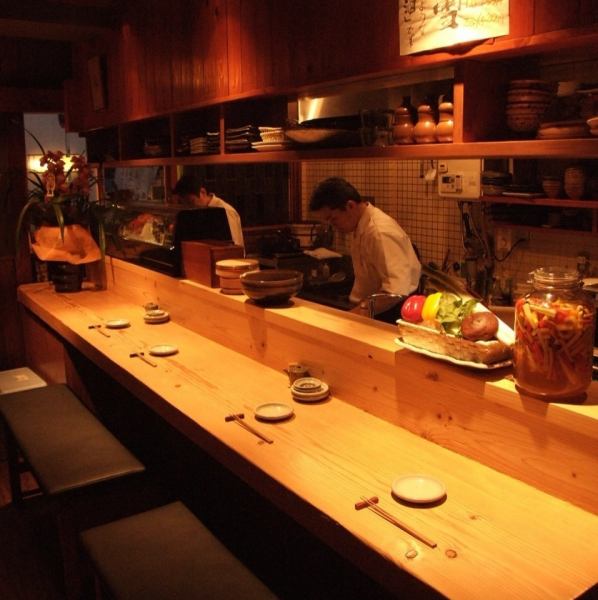 A popular counter seat for regulars and dates.Enjoy a warm Japanese meal on the way home from work! You can see the scenery of cooking and have a good conversation! You may hear the secret of the deliciousness from the general ...